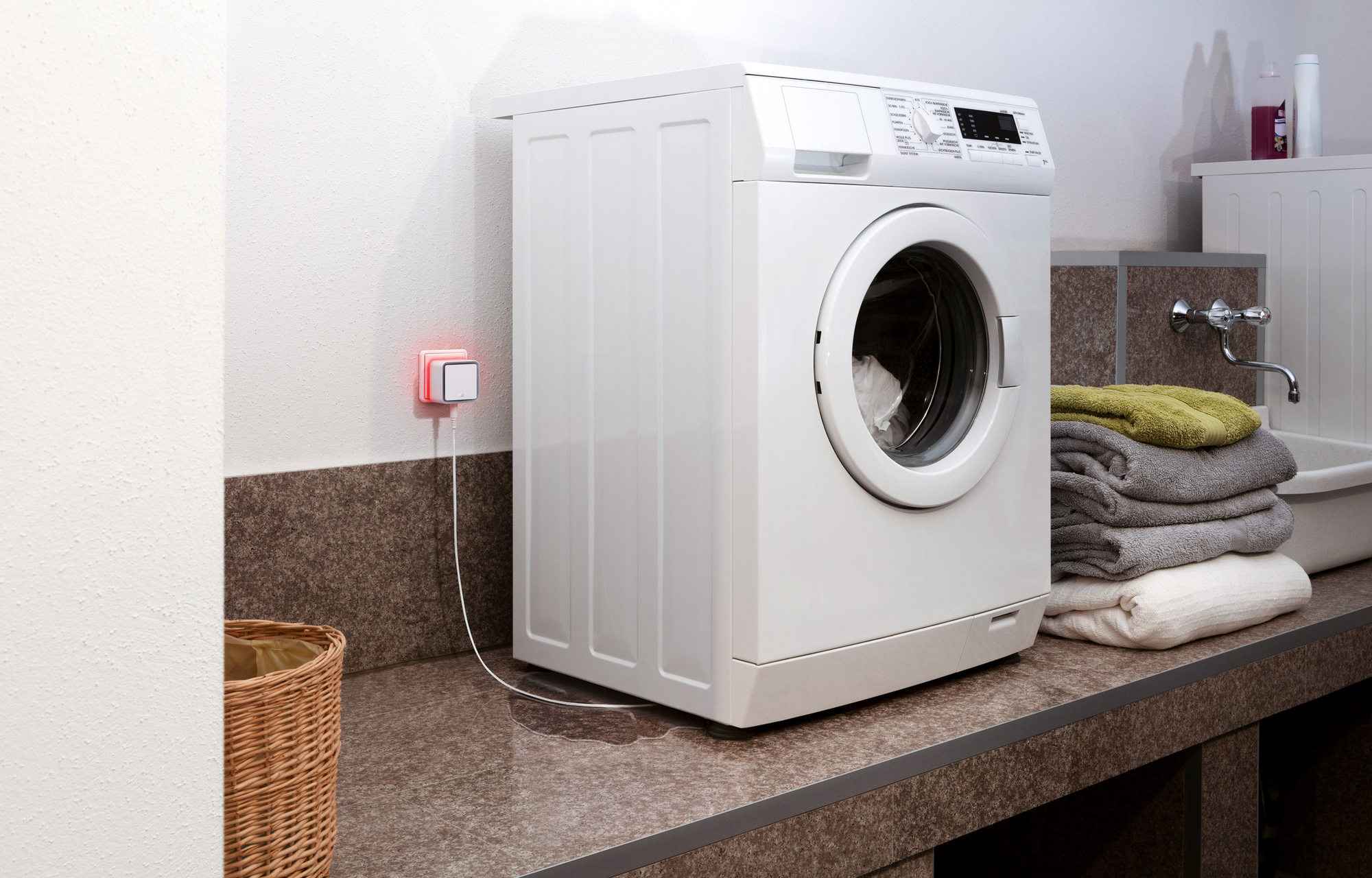 Watermelder bij een wasmachine om lekkage vroeg te detecteren